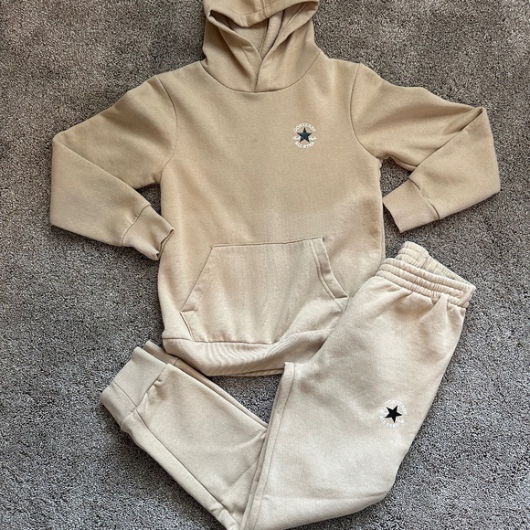 Converse Jogger Outfit - Picture 1 of 1